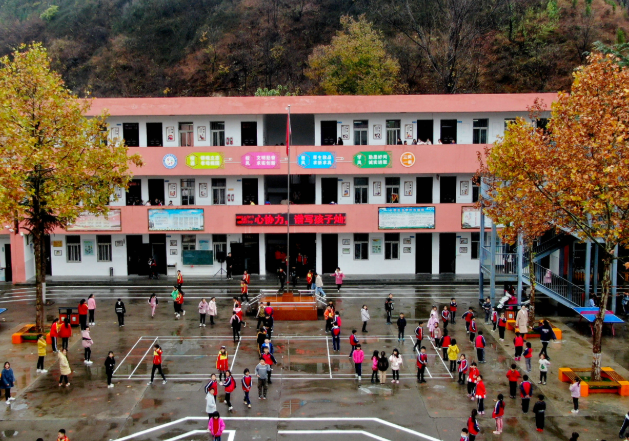 城乡接合部乡村地区的资源短板避免“学位过剩”与“入学难”并存 城乡接合部乡村地区的资源短板避免“学位过剩”与“入学难”并存