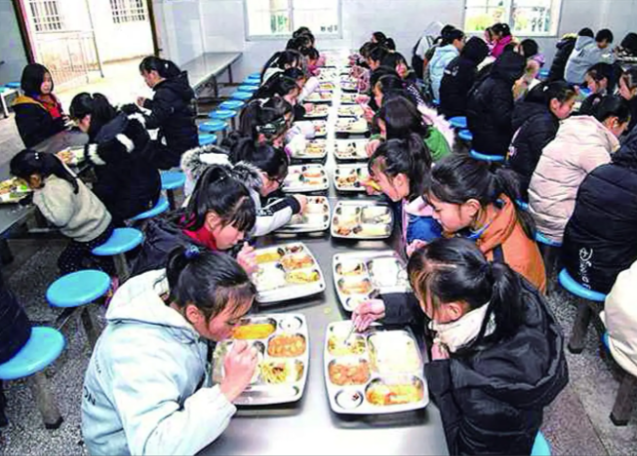 饮食观念是在家庭的饮食习惯和教育理念的影响下潜移默化形成 饮食观念是在家庭的饮食习惯和教育理念的影响下潜移默化形成