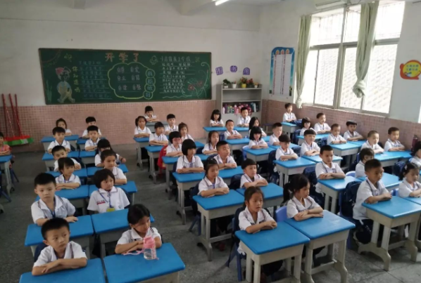 教育联合体文来杯编程赛轮流让每个孩子都能站上归于自己的舞台中心